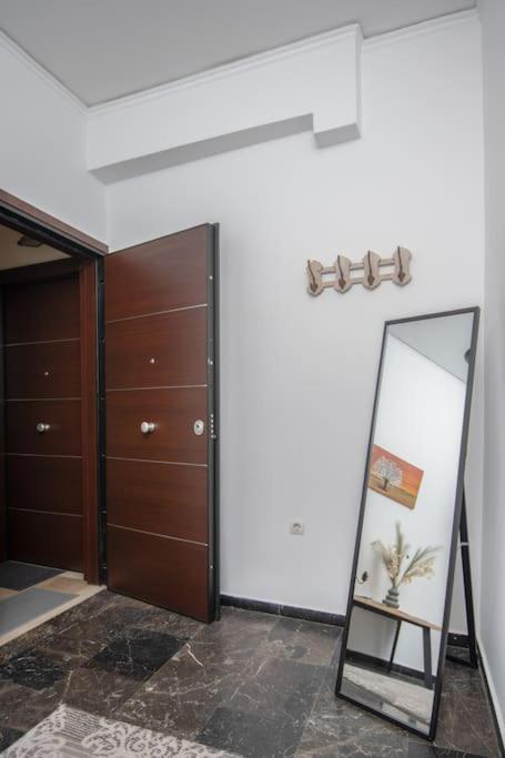 Lovely,Central, Spacious 2-Bedrooms Apartment Pireus Exteriör bild