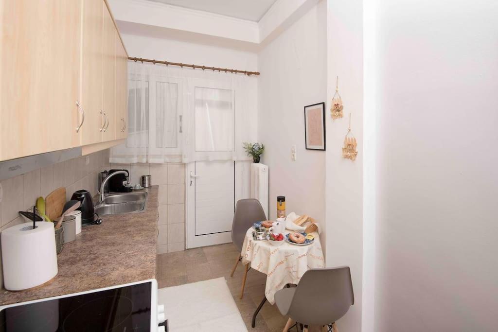 Lovely,Central, Spacious 2-Bedrooms Apartment Pireus Exteriör bild