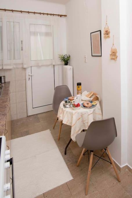 Lovely,Central, Spacious 2-Bedrooms Apartment Pireus Exteriör bild
