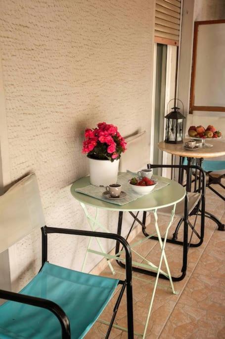 Lovely,Central, Spacious 2-Bedrooms Apartment Pireus Exteriör bild