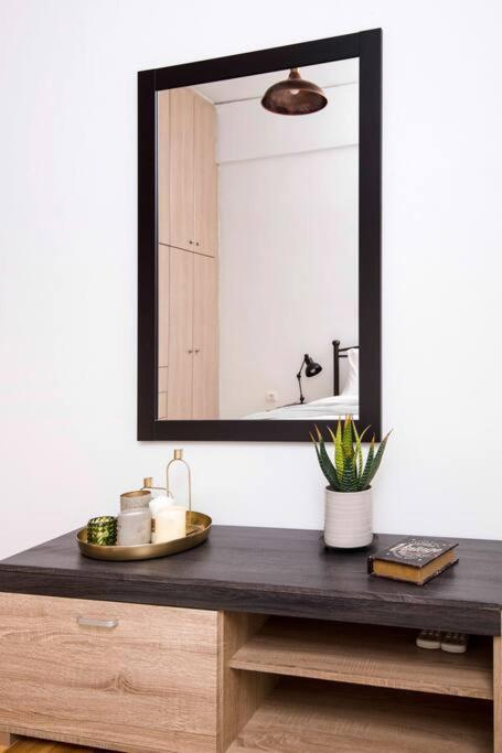 Lovely,Central, Spacious 2-Bedrooms Apartment Pireus Exteriör bild