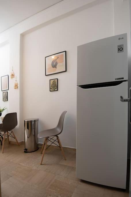 Lovely,Central, Spacious 2-Bedrooms Apartment Pireus Exteriör bild
