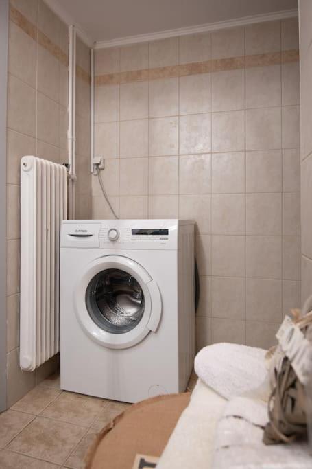 Lovely,Central, Spacious 2-Bedrooms Apartment Pireus Exteriör bild