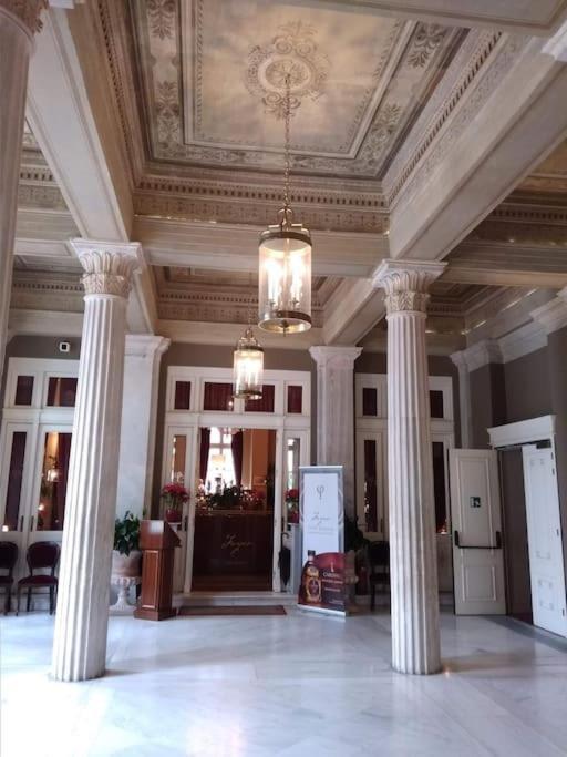 Lovely,Central, Spacious 2-Bedrooms Apartment Pireus Exteriör bild
