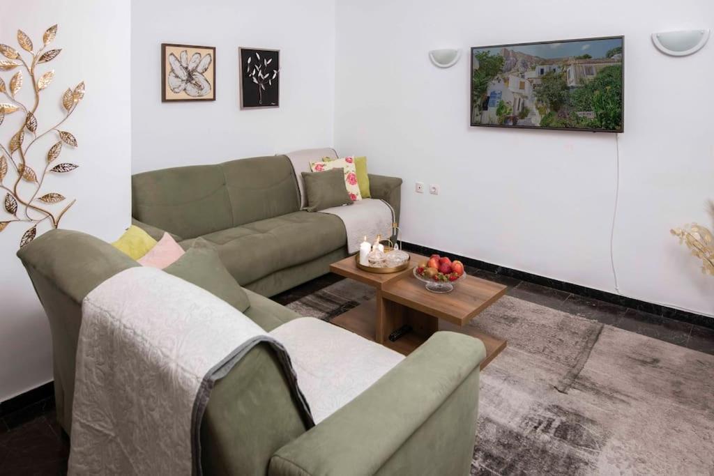 Lovely,Central, Spacious 2-Bedrooms Apartment Pireus Exteriör bild